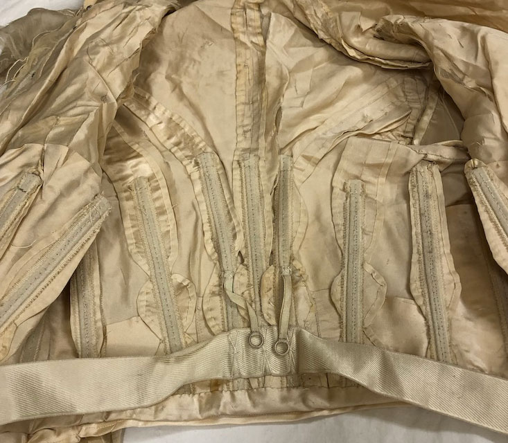 Boning in the bodice